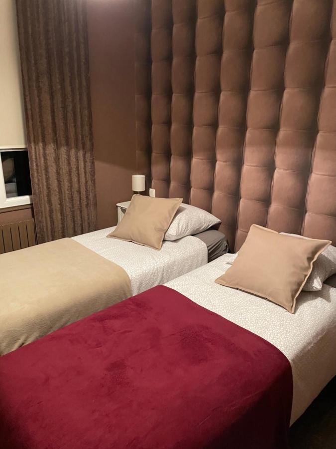 Les 3 Rois By Yy Hotell Villers-Bocage  Eksteriør bilde